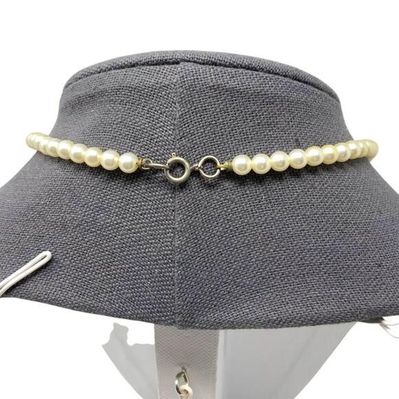 Vintage Graduated White Faux Pearl Beaded Necklace - Picture 4 of 4